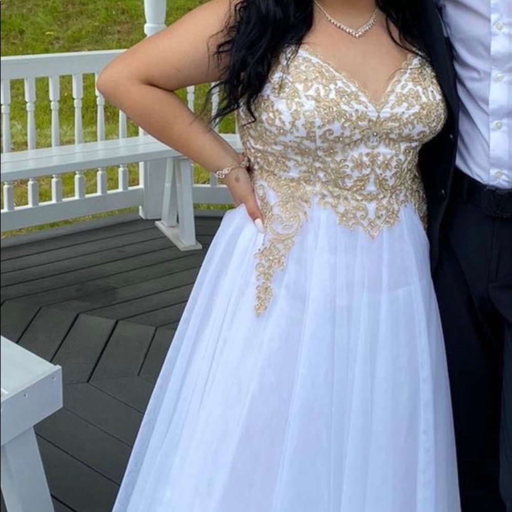 A only worn once dress! Perfect condition! Beautiful dress!